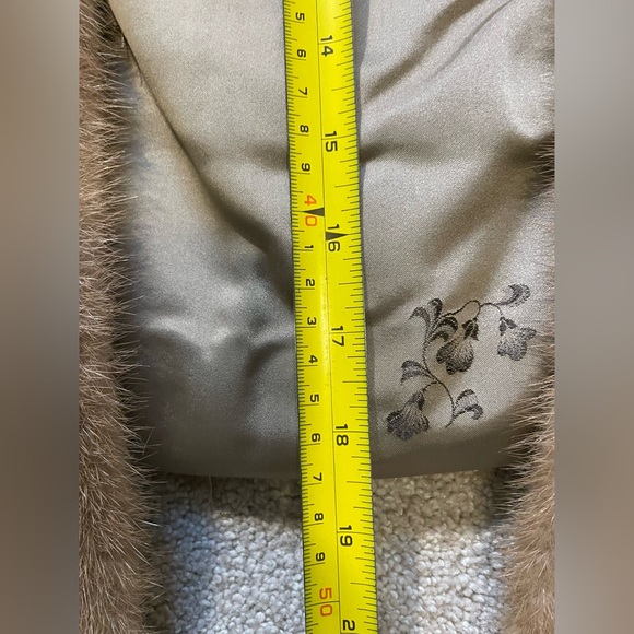 Elegant Vintage Fox Fur Shawl - Picture 3 of 11